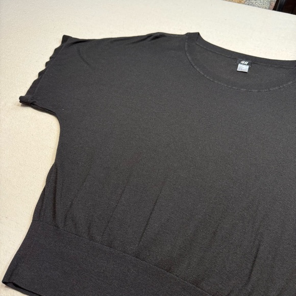 Black Women's Top by H&M - Size Medium - Picture 10 of 16